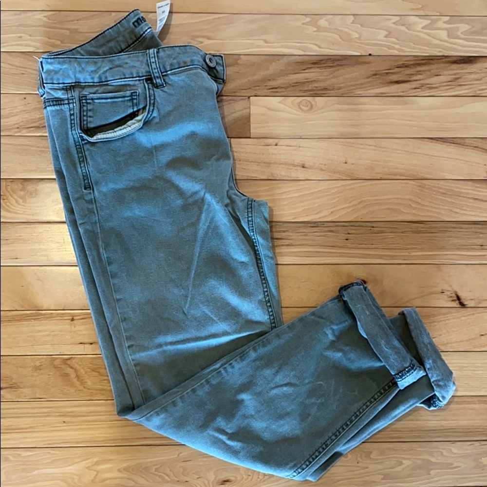 Maurices light olive green boyfriend fit Capri